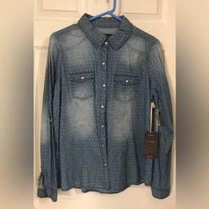 Women’s new Ci Sono blue denim button down shirt. Size - XL